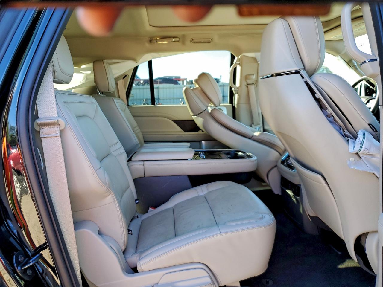 2019 LINCOLN NAVIGATOR L RESERVE photo 21