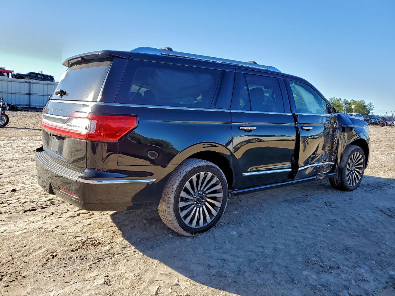 2019 LINCOLN NAVIGATOR L RESERVE photo 5