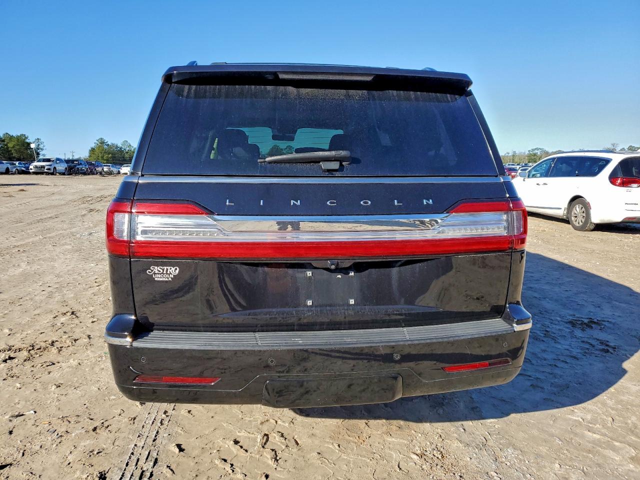 2019 LINCOLN NAVIGATOR L RESERVE photo 11
