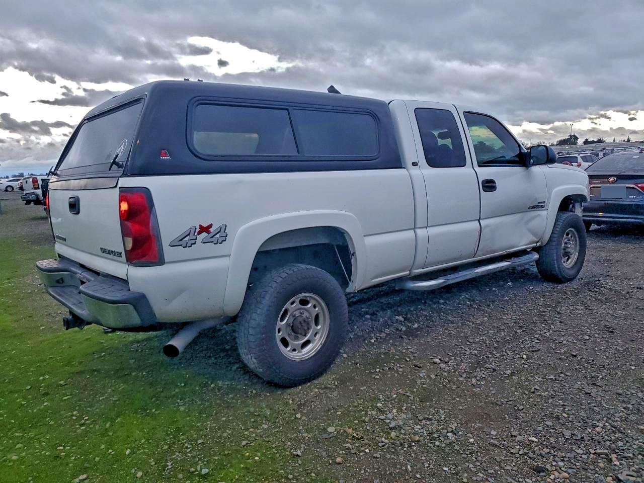 2004 CHEVROLET SILVERADO K2500 HEAVY DUTY photo 3