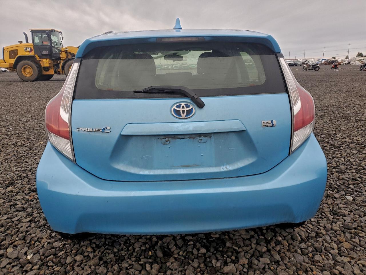 2016 TOYOTA PRIUS C photo 6