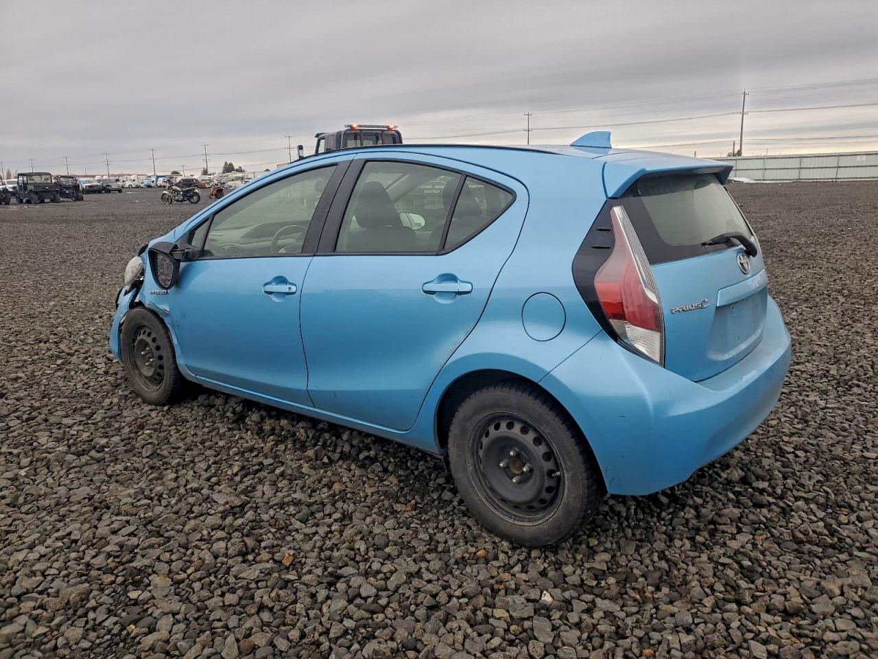 2016 TOYOTA PRIUS C photo 2