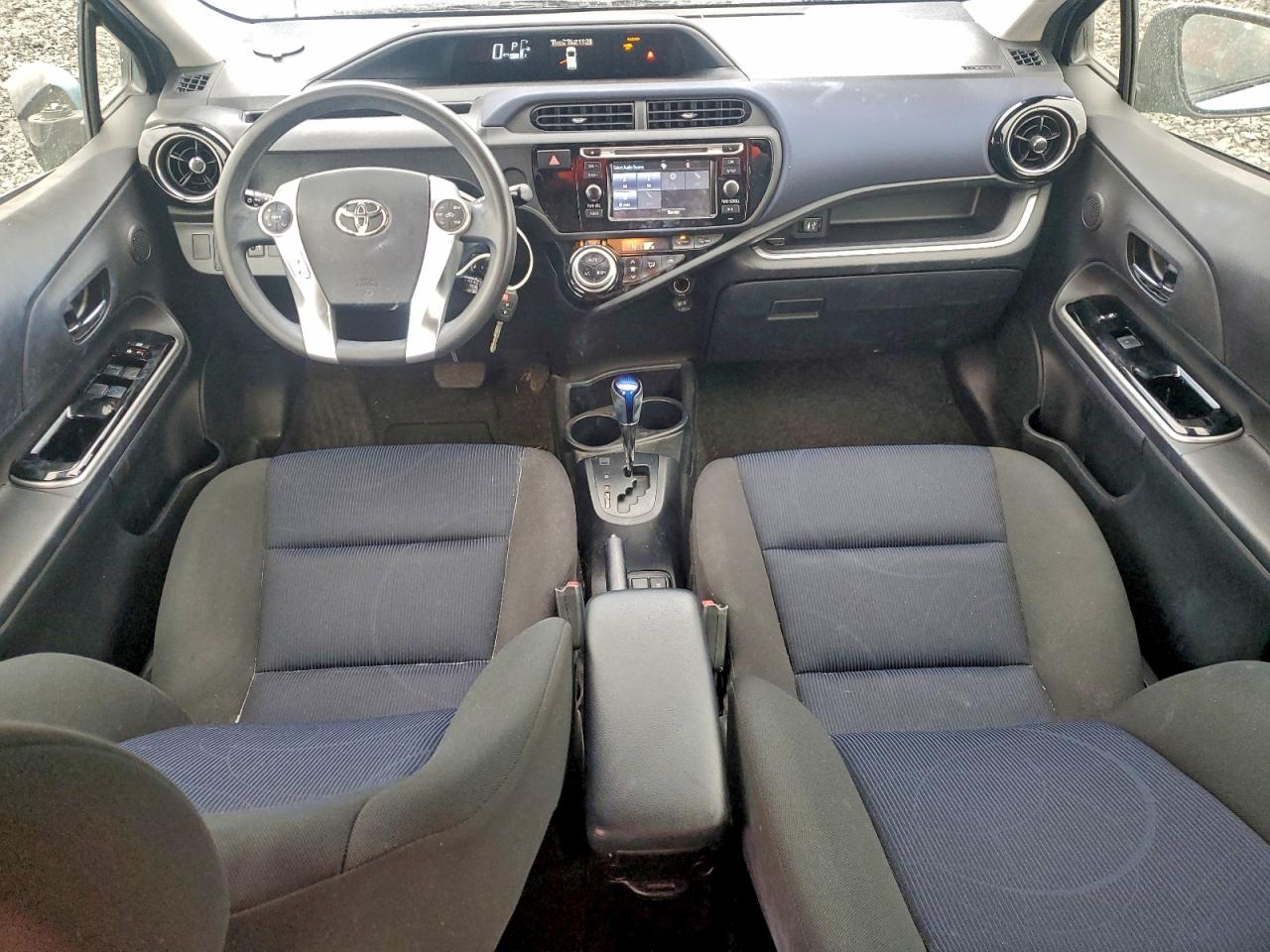 2016 TOYOTA PRIUS C photo 8