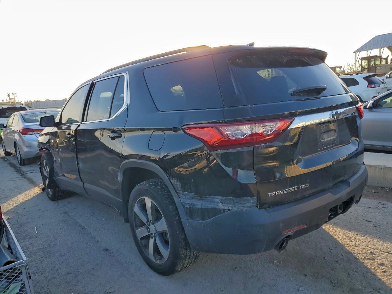 2019 CHEVROLET TRAVERSE LT photo 4