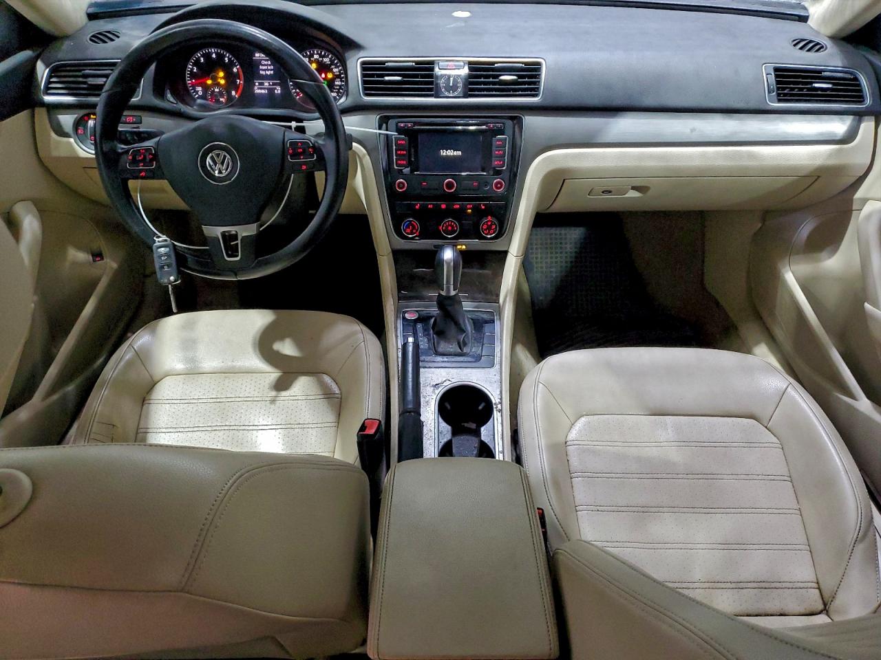 2015 VOLKSWAGEN PASSAT SE photo 29