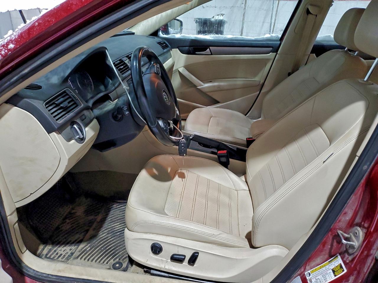 2015 VOLKSWAGEN PASSAT SE photo 25