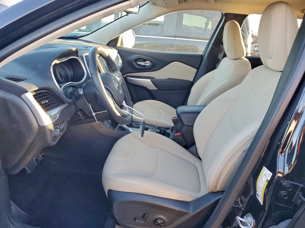 2017 JEEP CHEROKEE LATITUDE photo 13