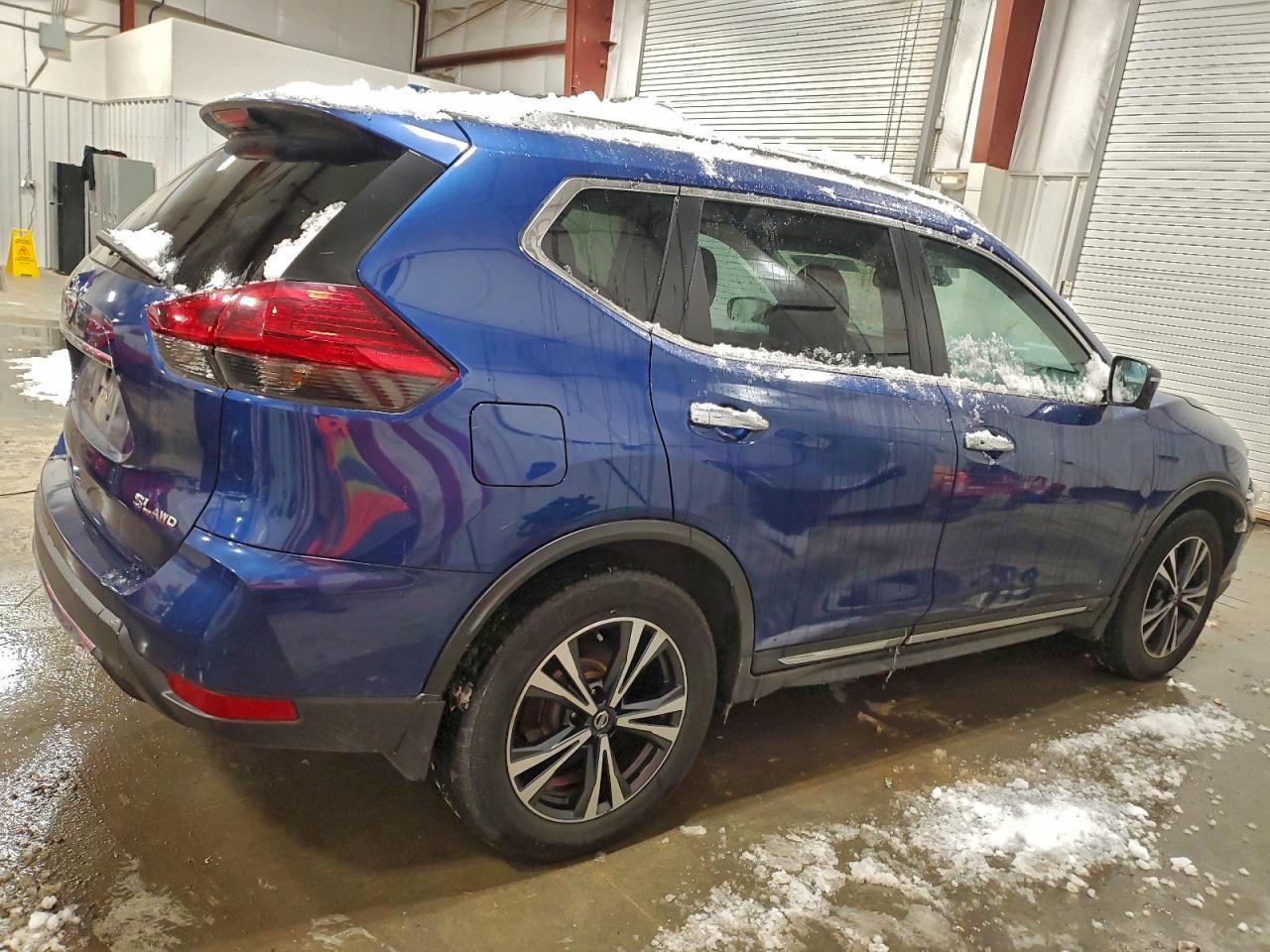 2017 NISSAN ROGUE SV photo 3