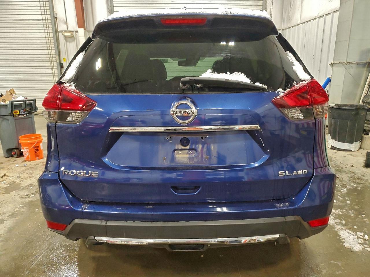 2017 NISSAN ROGUE SV photo 6