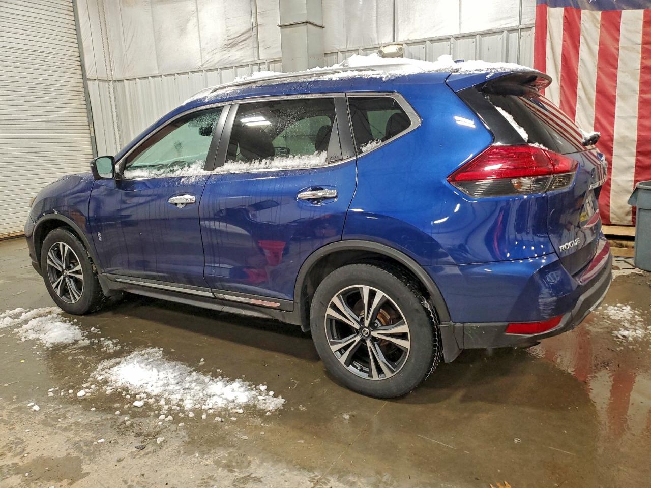 2017 NISSAN ROGUE SV photo 2
