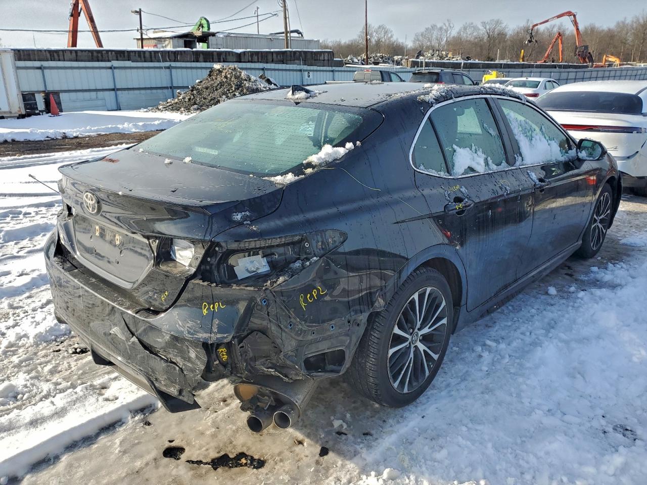2019 TOYOTA CAMRY L photo 3