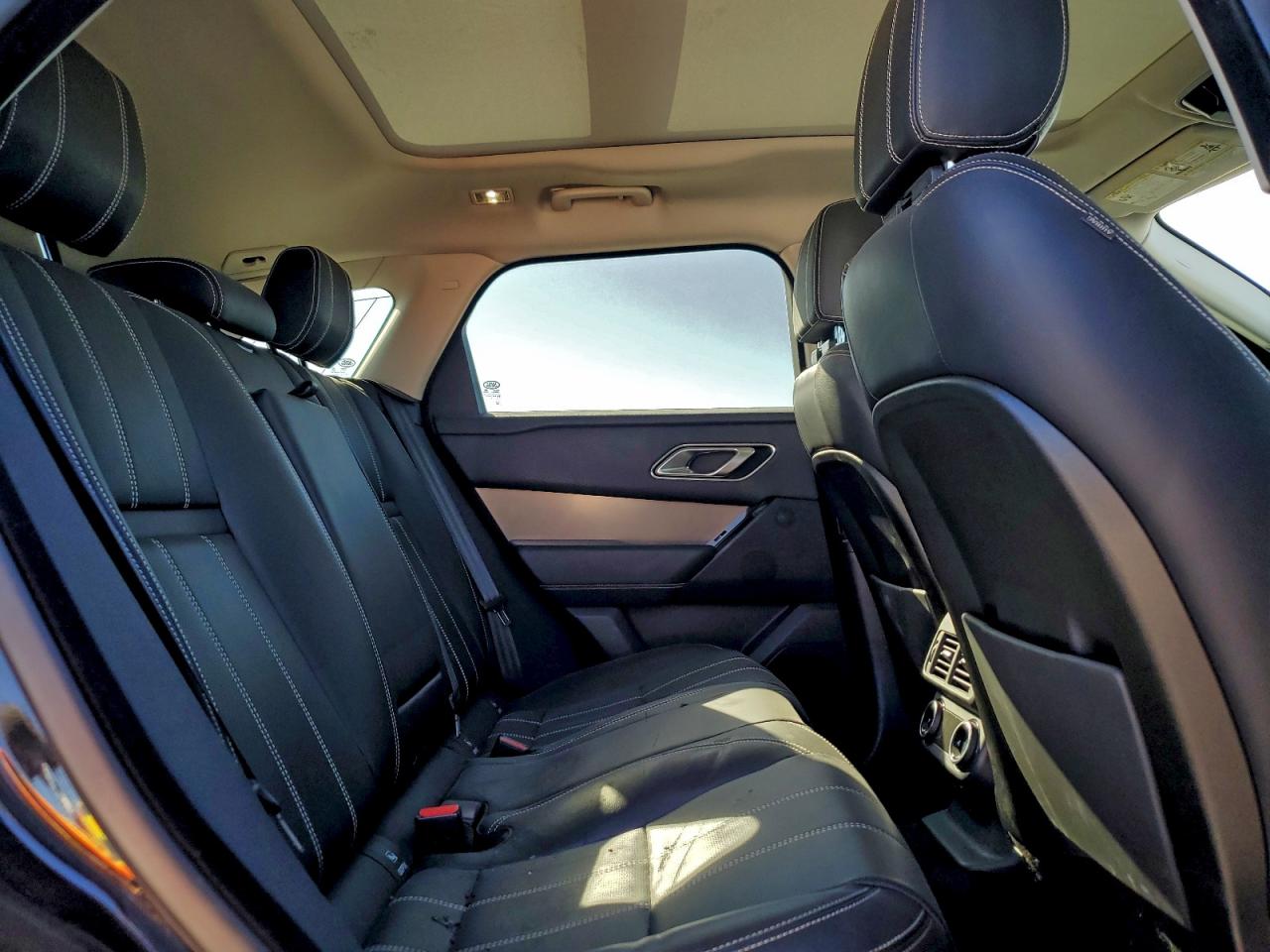 2019 LAND ROVER RANGE ROVER VELAR S photo 11