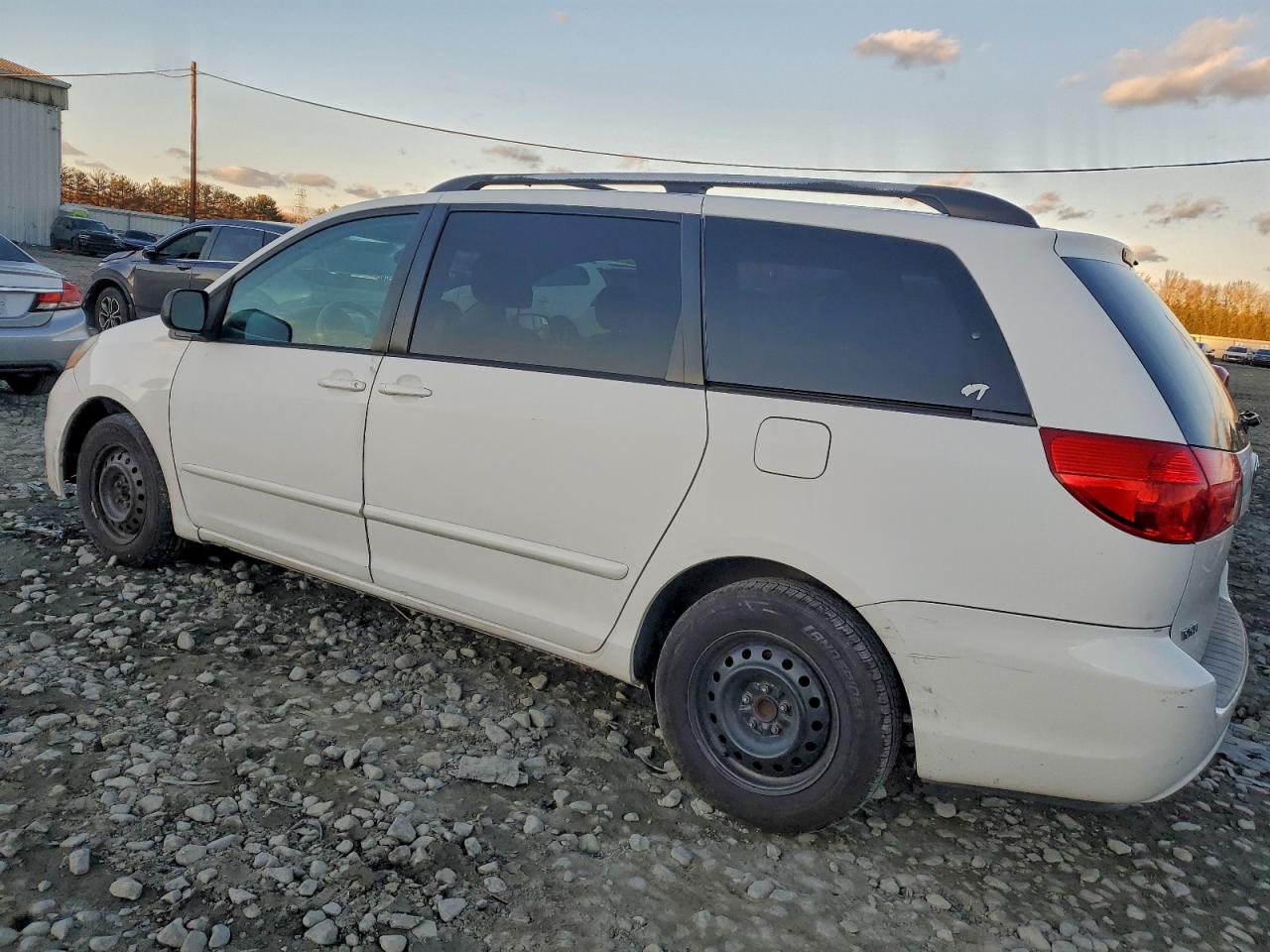 2008 TOYOTA SIENNA CE photo 4