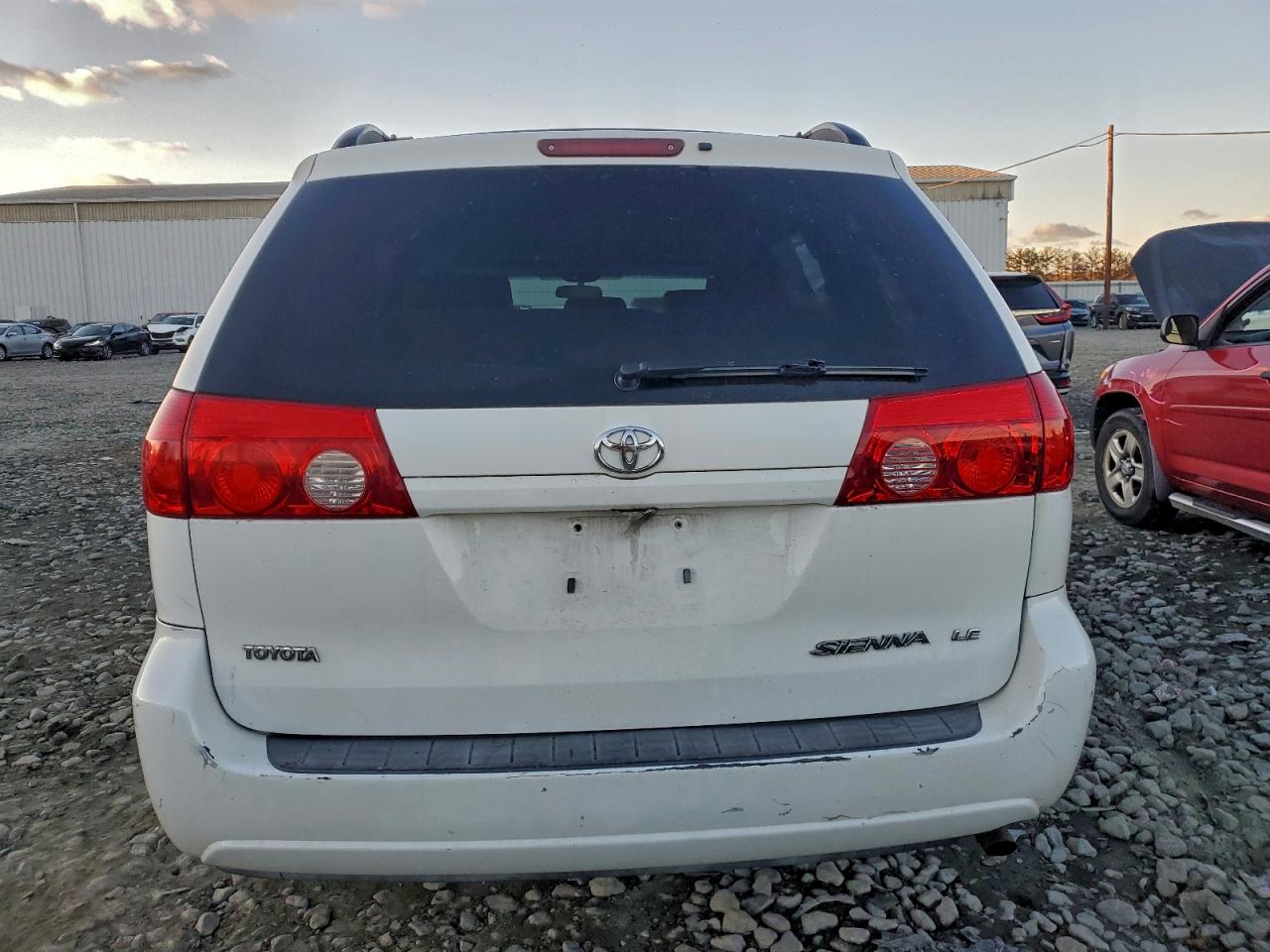 2008 TOYOTA SIENNA CE photo 16