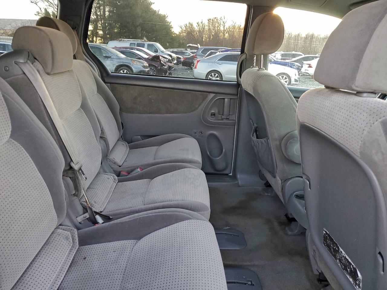 2008 TOYOTA SIENNA CE photo 31