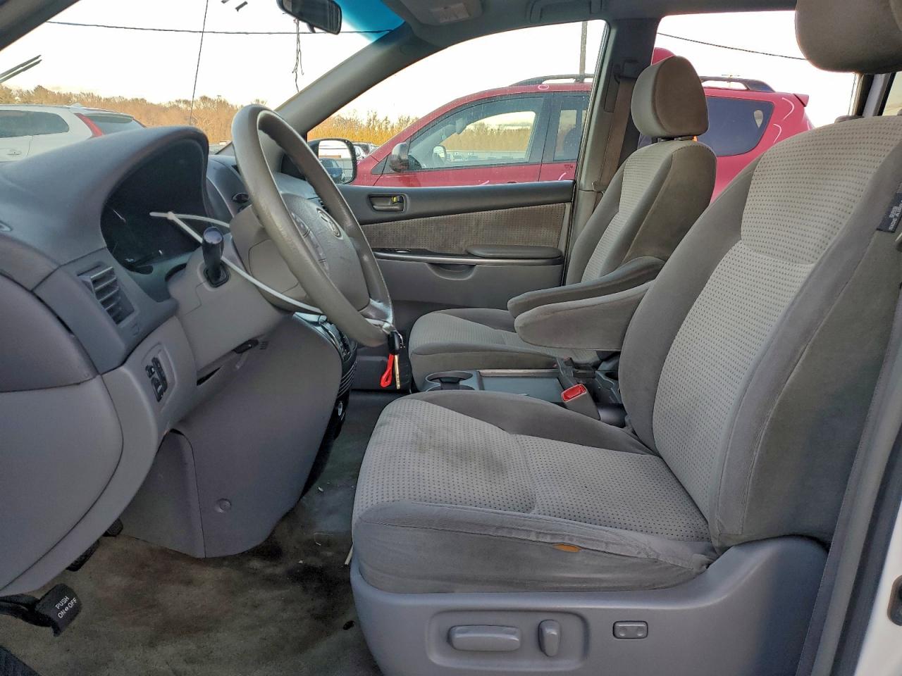 2008 TOYOTA SIENNA CE photo 19