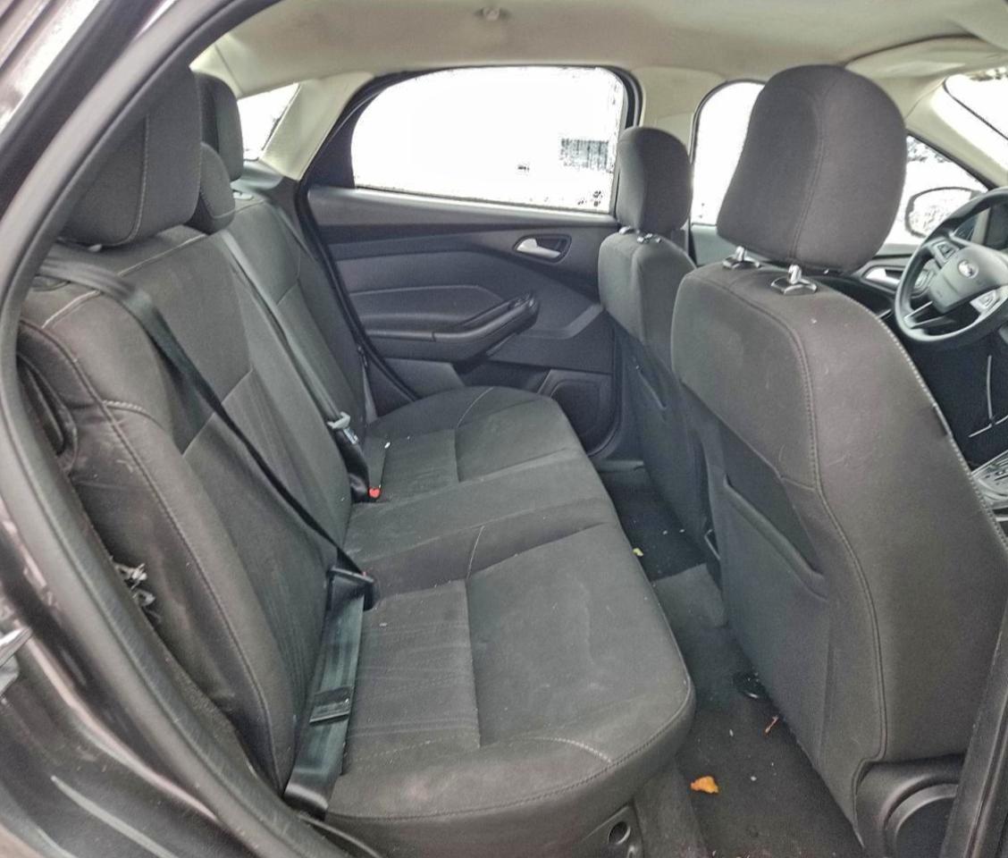 2017 FORD FOCUS SE photo 19