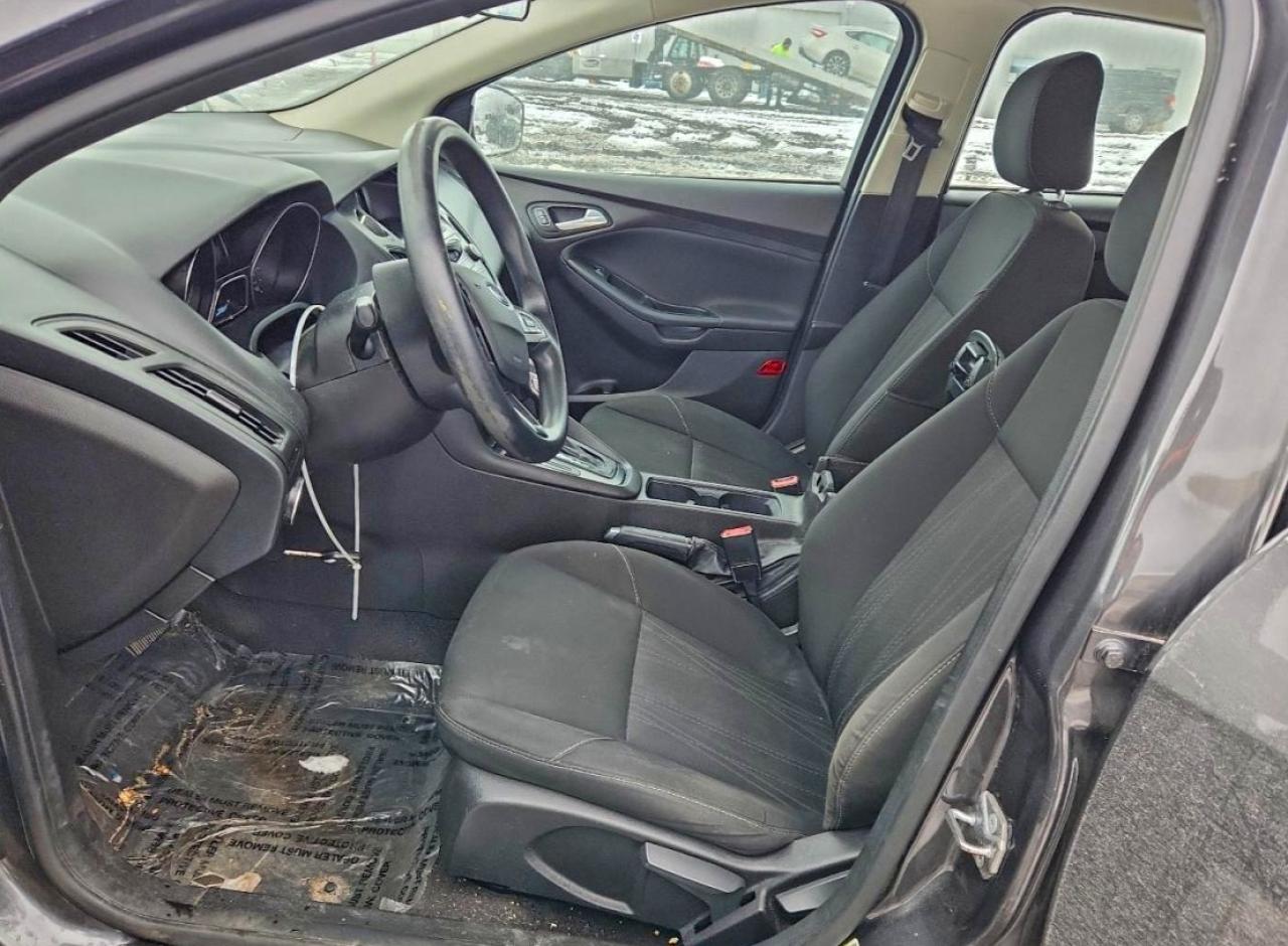 2017 FORD FOCUS SE photo 13