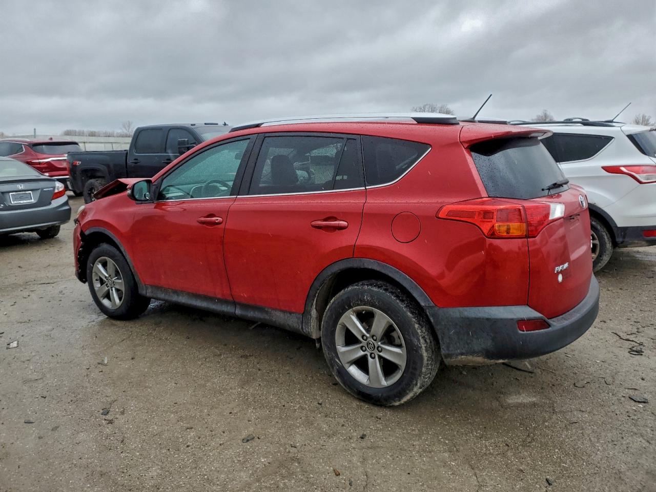 2015 TOYOTA RAV4 XLE photo 2