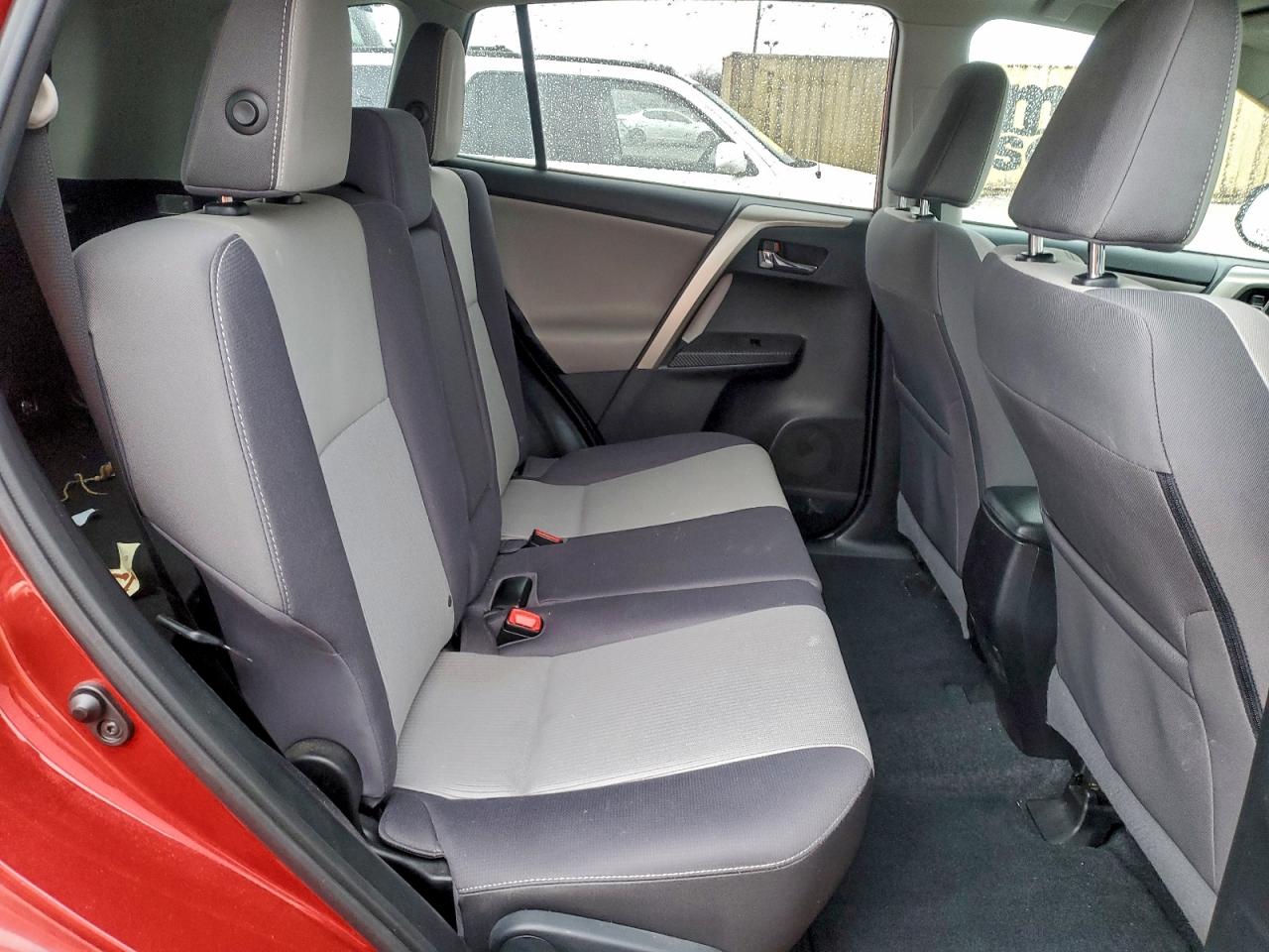 2015 TOYOTA RAV4 XLE photo 11