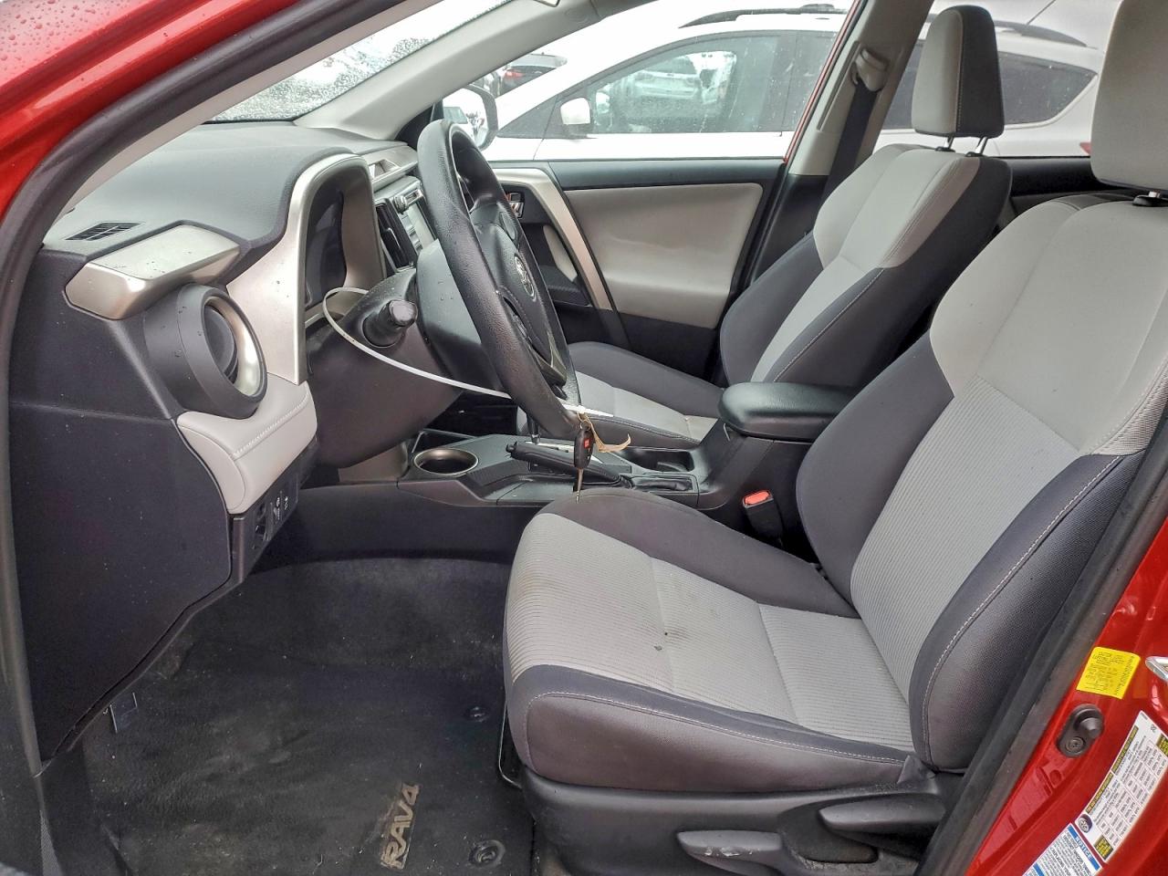 2015 TOYOTA RAV4 XLE photo 7