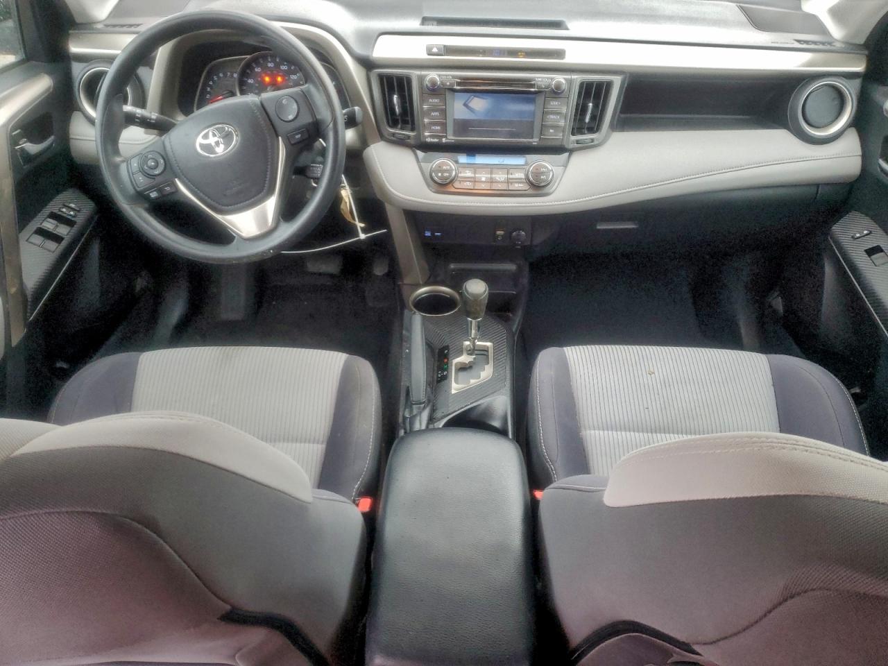 2015 TOYOTA RAV4 XLE photo 8