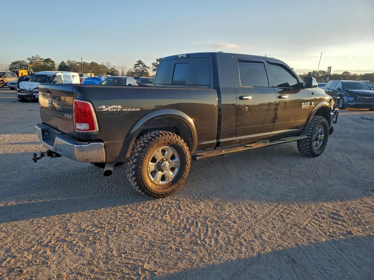 2018 RAM 3500 LARAMIE photo 3
