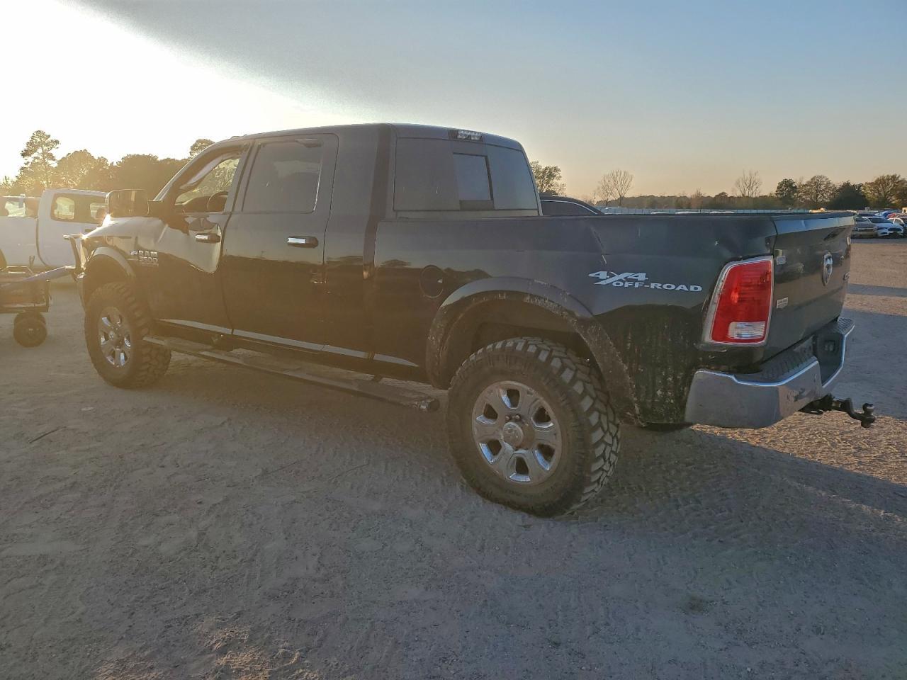2018 RAM 3500 LARAMIE photo 2