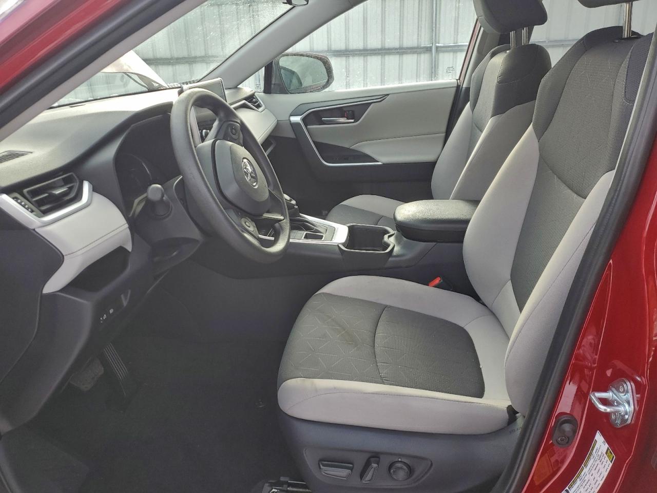 2025 TOYOTA RAV4 XLE photo 7