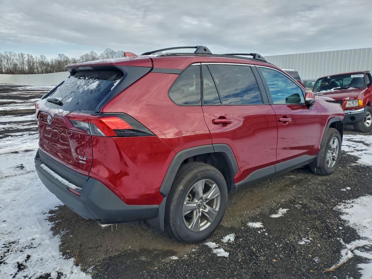2025 TOYOTA RAV4 XLE photo 3