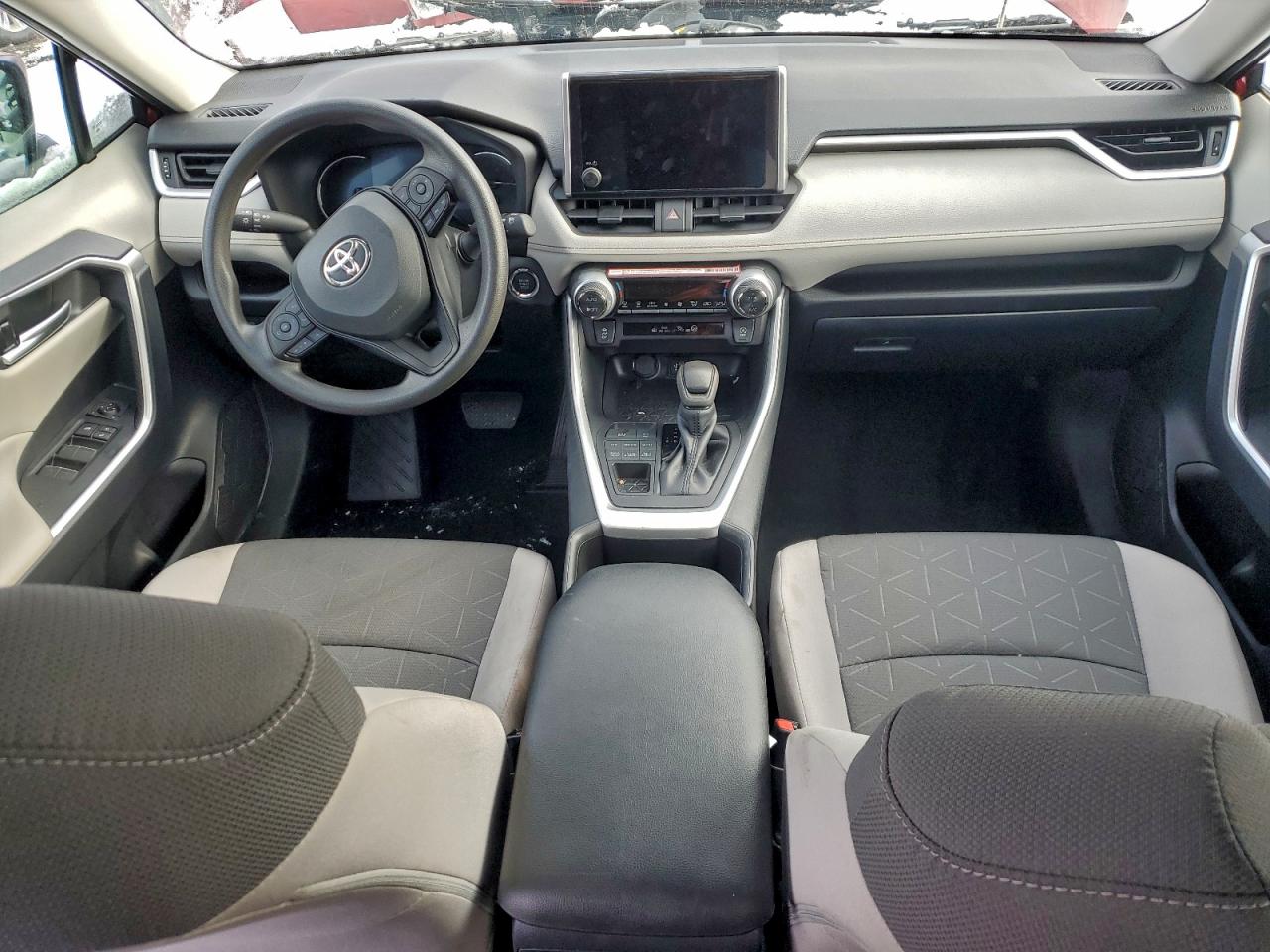 2025 TOYOTA RAV4 XLE photo 8