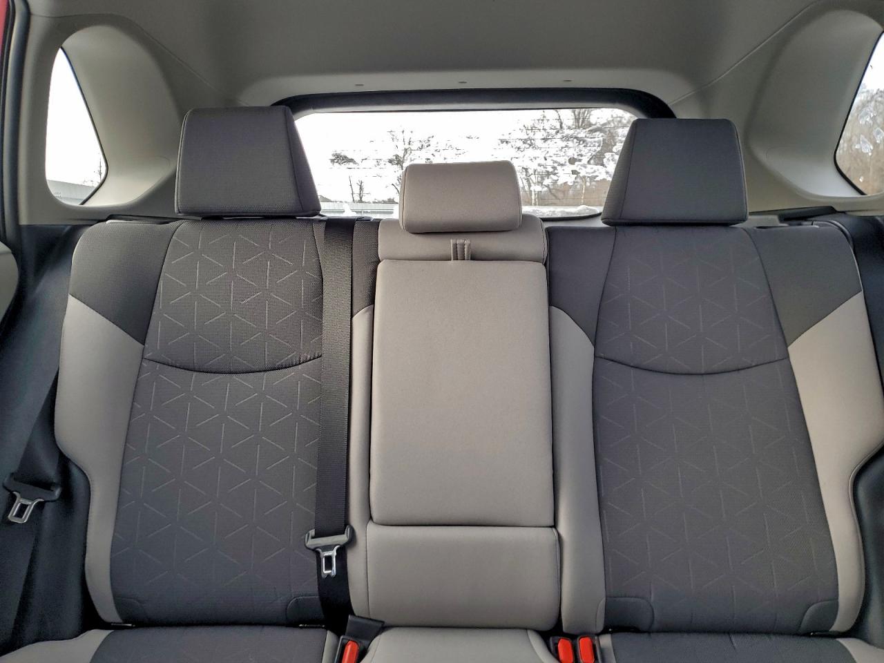 2025 TOYOTA RAV4 XLE photo 10