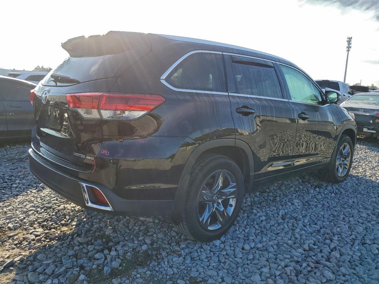 2018 TOYOTA HIGHLANDER LIMITED photo 5