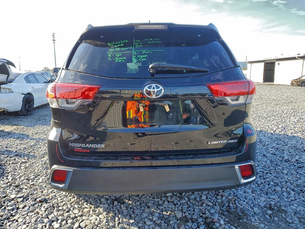 2018 TOYOTA HIGHLANDER LIMITED photo 11