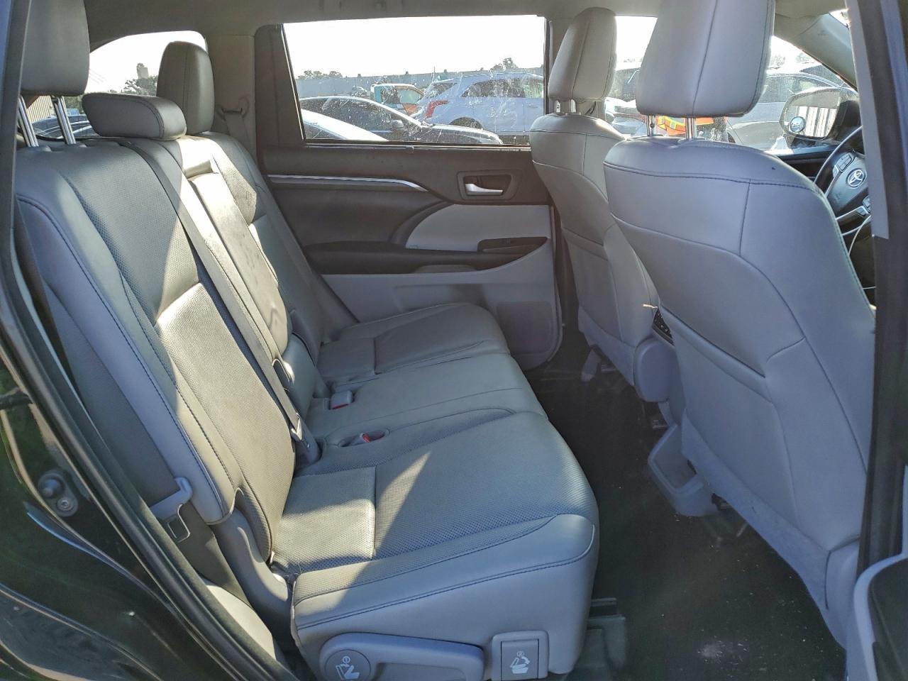 2018 TOYOTA HIGHLANDER LIMITED photo 21