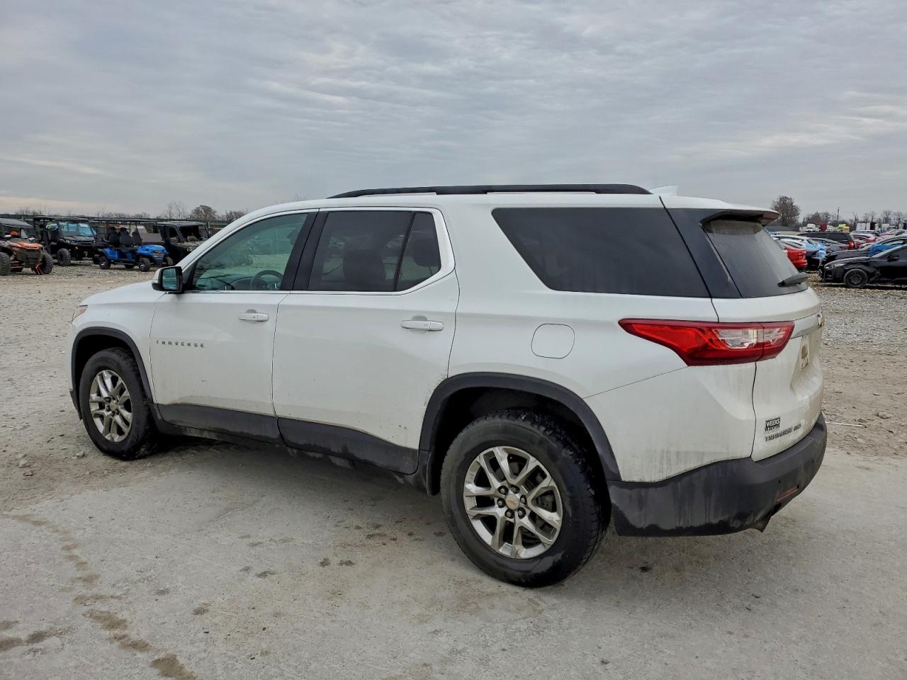 2019 CHEVROLET TRAVERSE LT photo 2