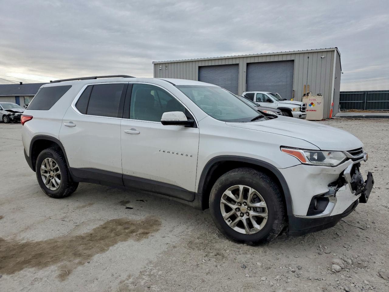 2019 CHEVROLET TRAVERSE LT photo 4