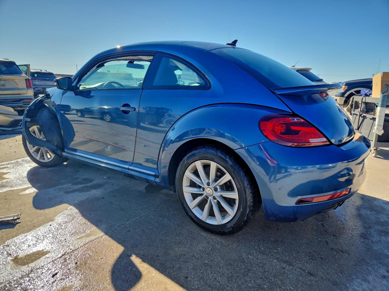 2018 VOLKSWAGEN BEETLE S photo 3
