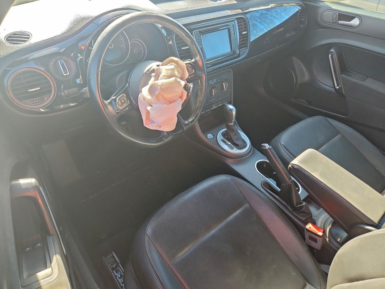 2018 VOLKSWAGEN BEETLE S photo 15