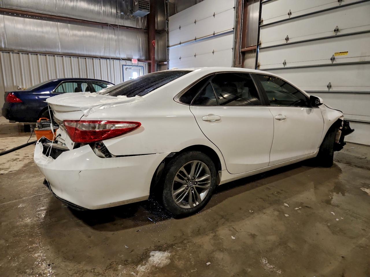 2016 TOYOTA CAMRY LE photo 5