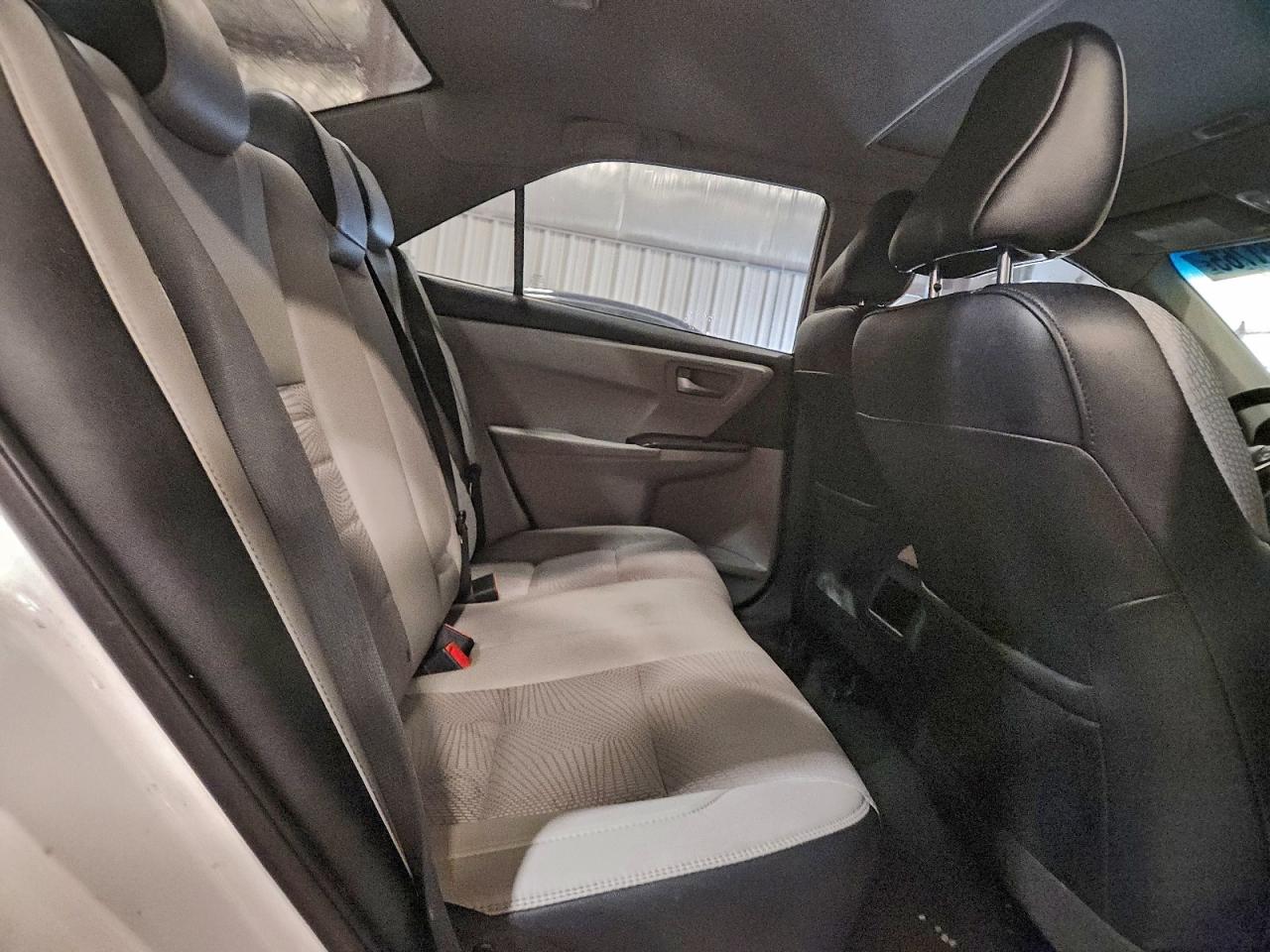 2016 TOYOTA CAMRY LE photo 19