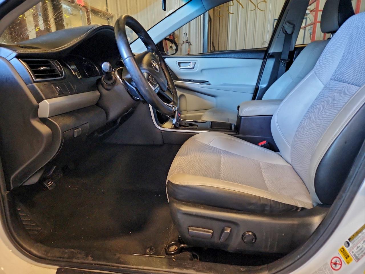 2016 TOYOTA CAMRY LE photo 13