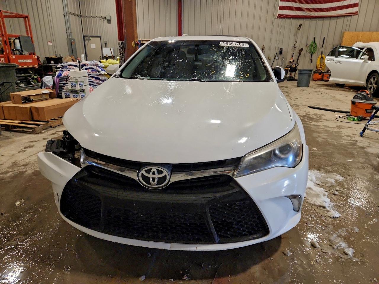 2016 TOYOTA CAMRY LE photo 9