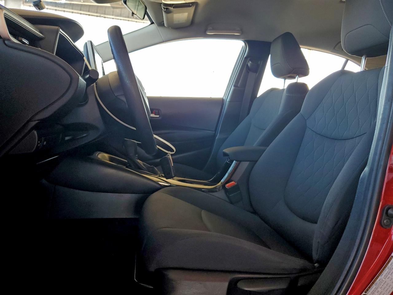 2021 TOYOTA COROLLA LE photo 13