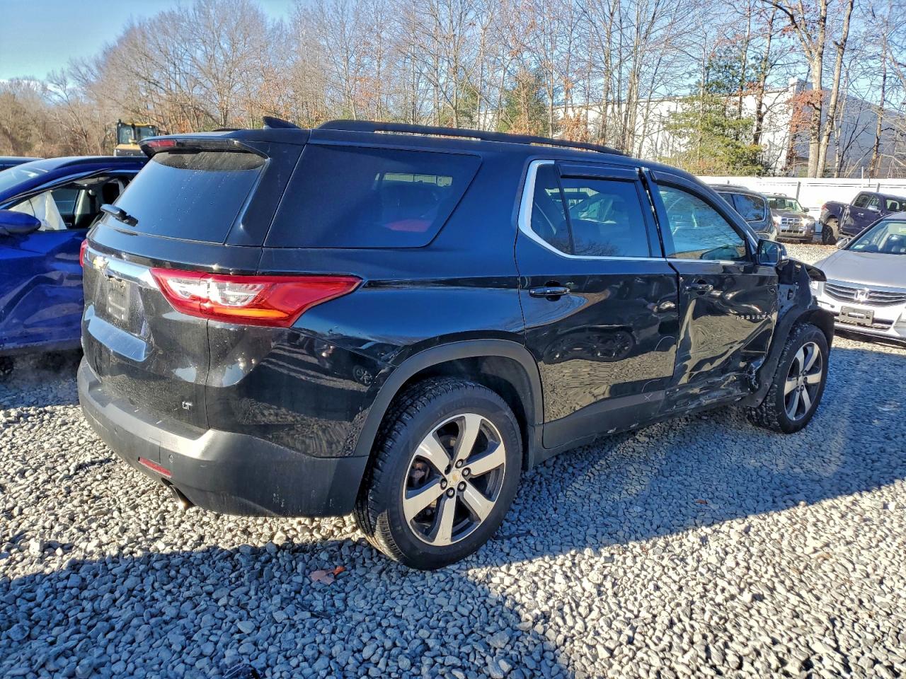 2020 CHEVROLET TRAVERSE LT photo 3
