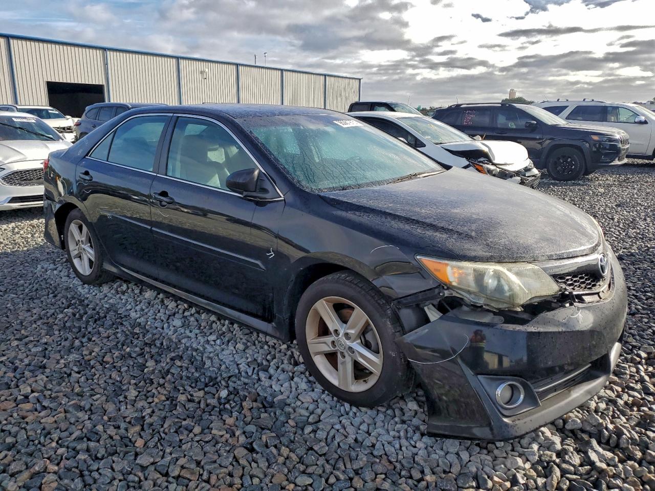 2014 TOYOTA CAMRY L photo 4