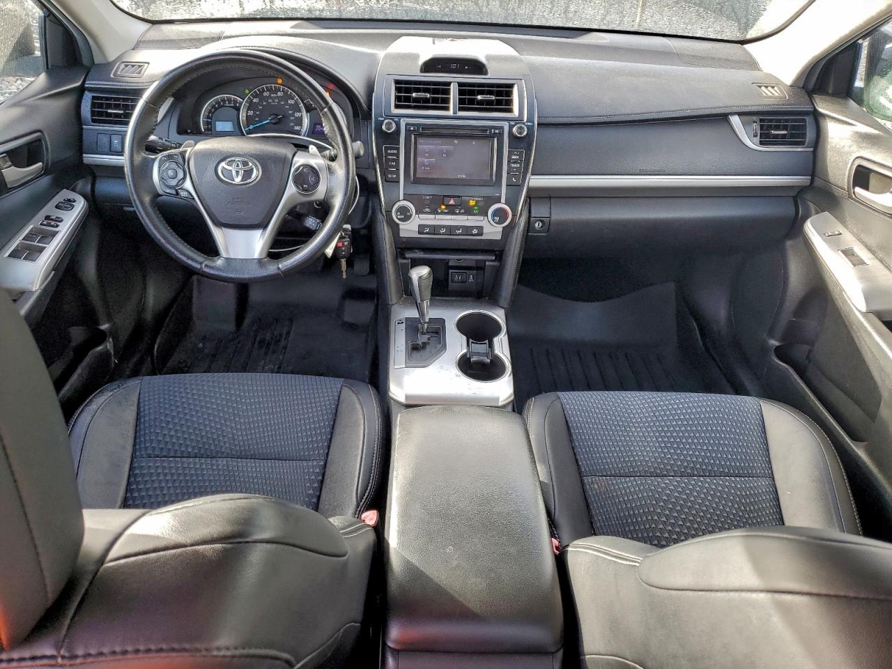 2014 TOYOTA CAMRY L photo 8