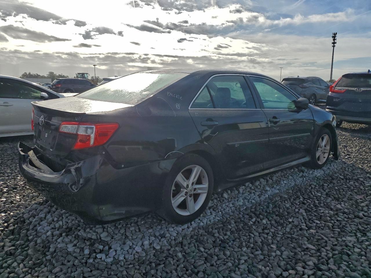 2014 TOYOTA CAMRY L photo 3