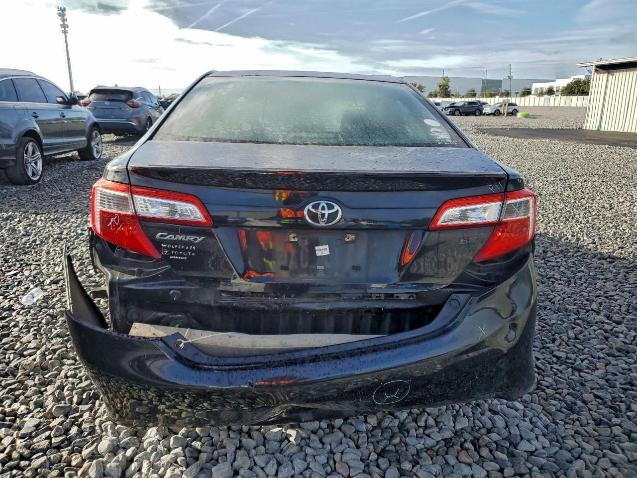 2014 TOYOTA CAMRY L photo 6