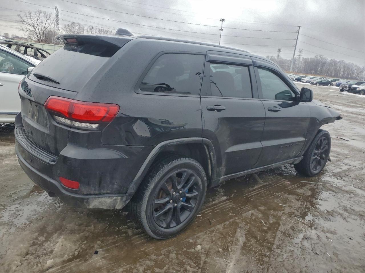 2020 JEEP GRAND CHEROKEE LAREDO photo 3